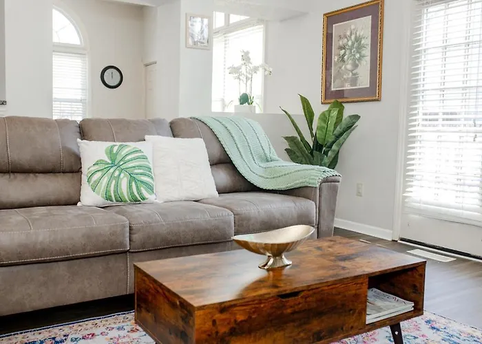 Kids Friendly Ranch,Jaccuzzi Tub,Walk To Food Lion,Keurig Machine,Crib,5G Internet