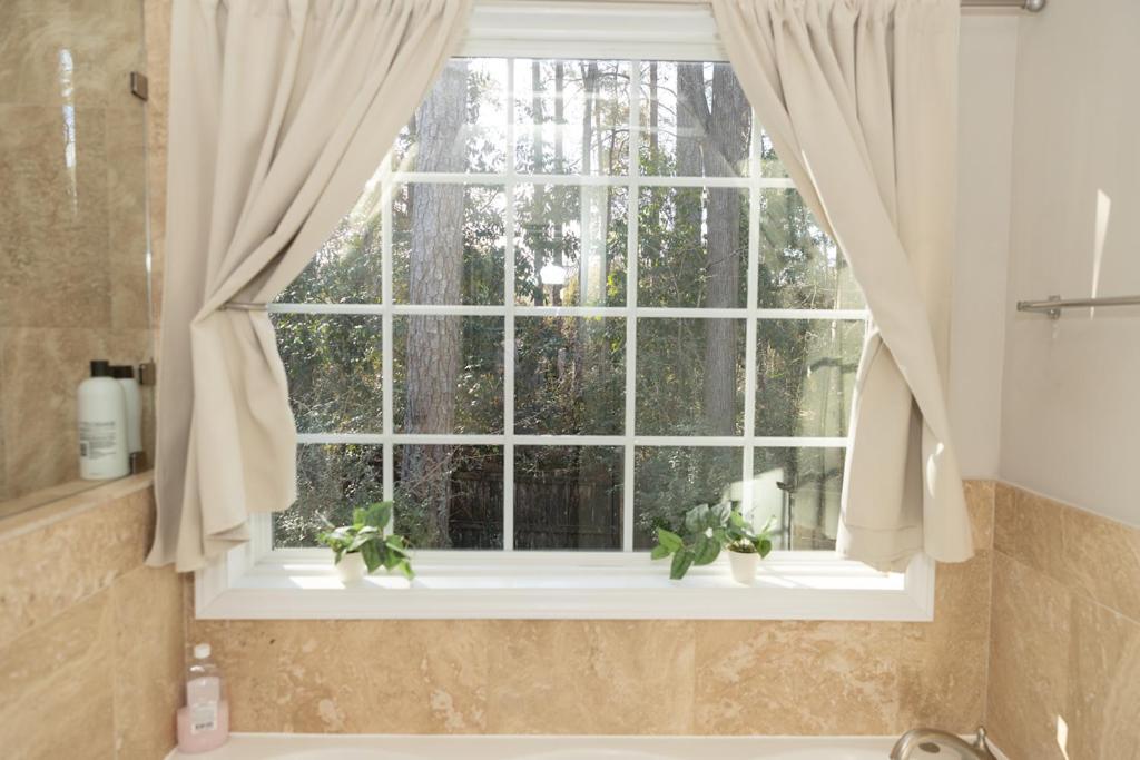 Holiday home Kids Friendly Ranch,jaccuzzi Tub,walk To Food Lion,keurig Machine,crib,5g Internet Cary