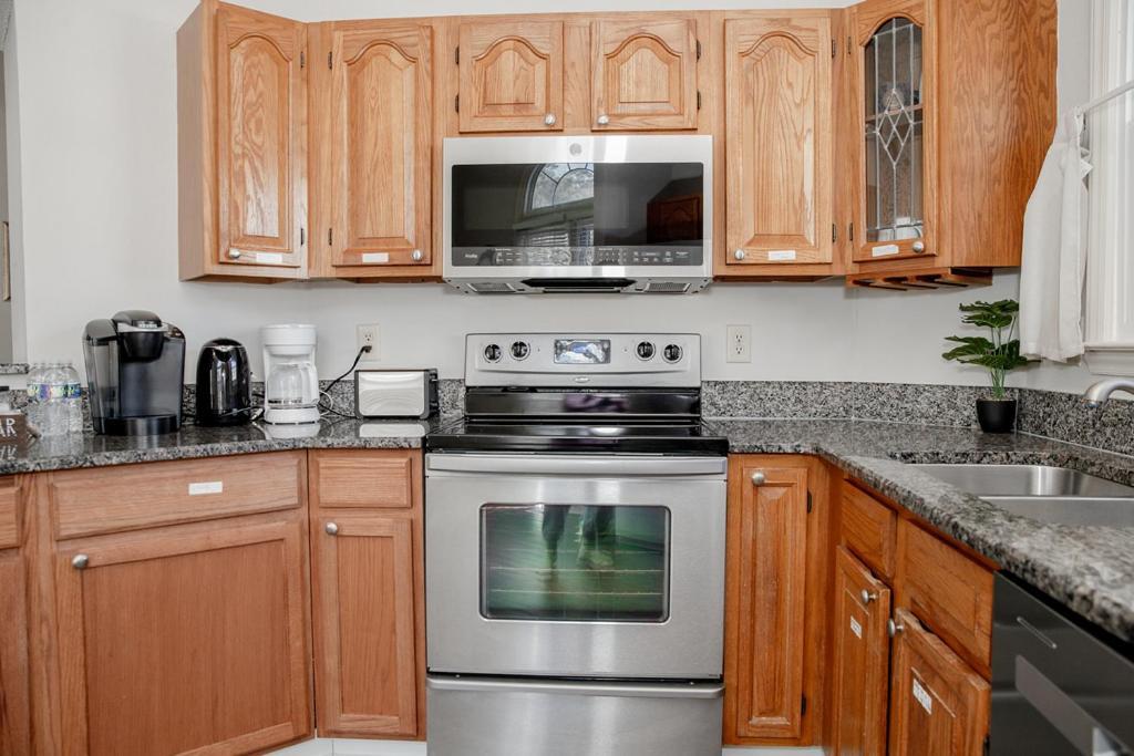 Holiday home Kids Friendly Ranch,jaccuzzi Tub,walk To Food Lion,keurig Machine,crib,5g Internet *