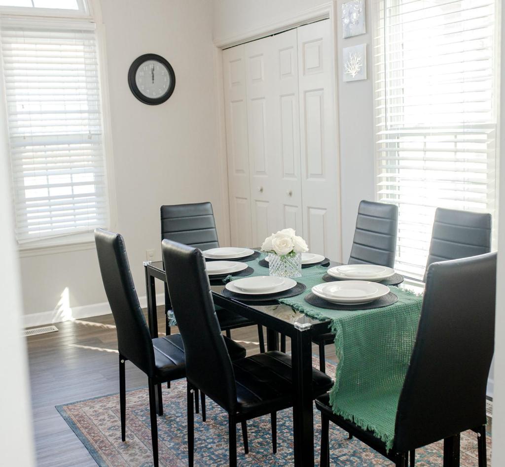 Kids Friendly Ranch,jaccuzzi Tub,walk To Food Lion,keurig Machine,crib,5g Internet * Cary