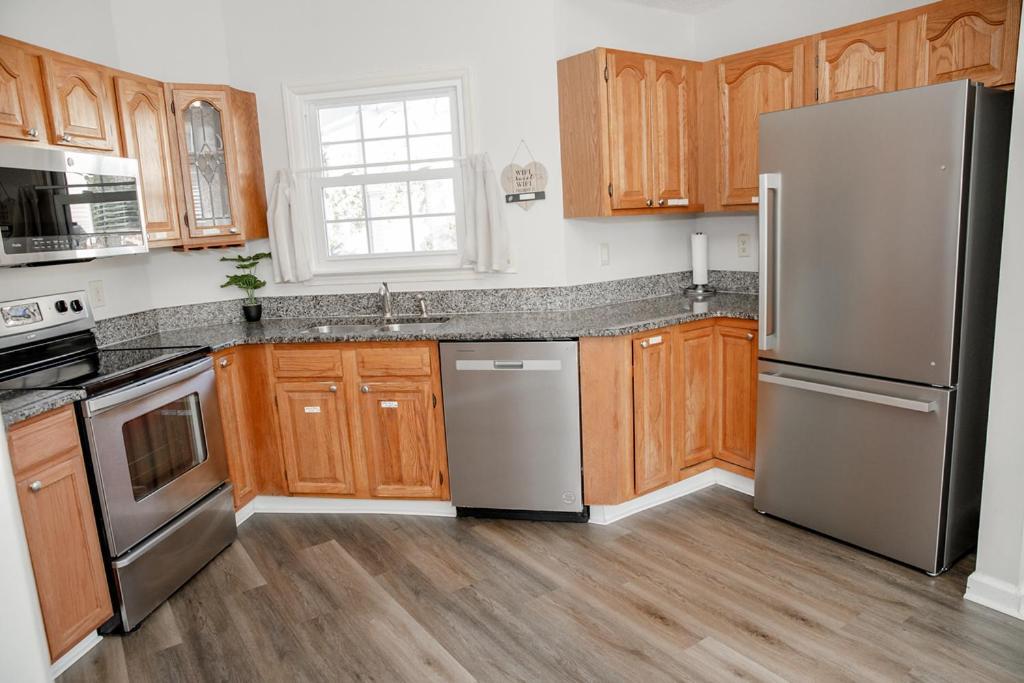 Kids Friendly Ranch,jaccuzzi Tub,walk To Food Lion,keurig Machine,crib,5g Internet