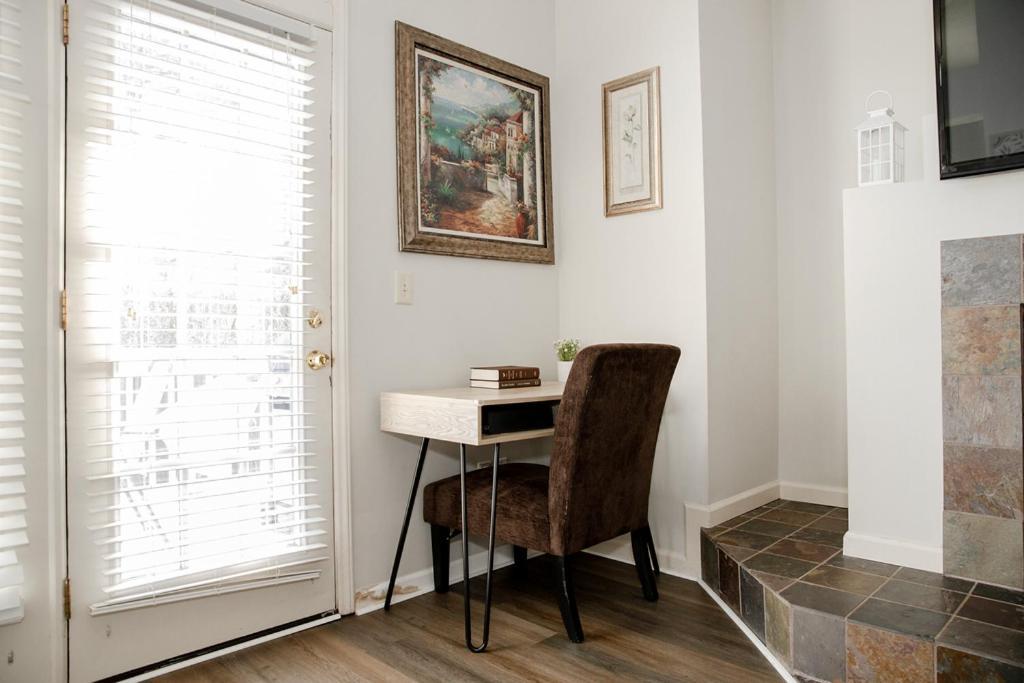 Kids Friendly Ranch,jaccuzzi Tub,walk To Food Lion,keurig Machine,crib,5g Internet Holiday home *