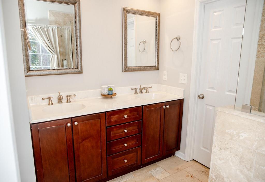 Kids Friendly Ranch,jaccuzzi Tub,walk To Food Lion,keurig Machine,crib,5g Internet *