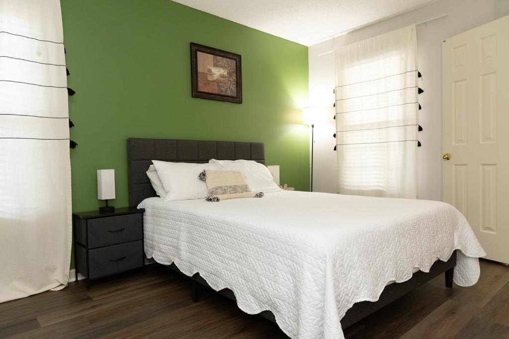 Holiday home Kids Friendly Ranch,jaccuzzi Tub,walk To Food Lion,keurig Machine,crib,5g Internet *