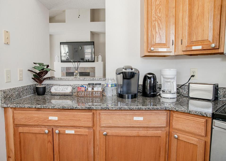 Kids Friendly Ranch,jaccuzzi Tub,walk To Food Lion,keurig Machine,crib,5g Internet * Cary