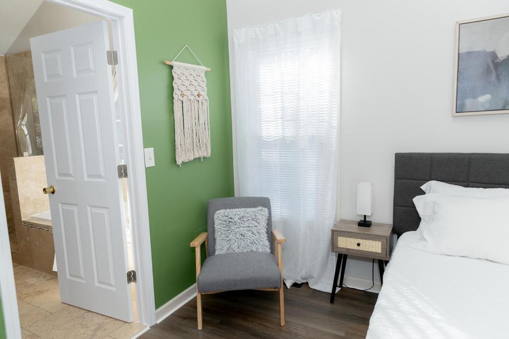 Kids Friendly Ranch,jaccuzzi Tub,walk To Food Lion,keurig Machine,crib,5g Internet Holiday home *