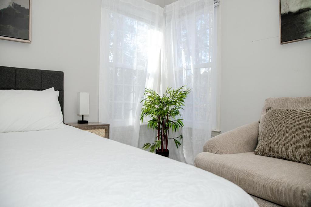 Kids Friendly Ranch,jaccuzzi Tub,walk To Food Lion,keurig Machine,crib,5g Internet Cary